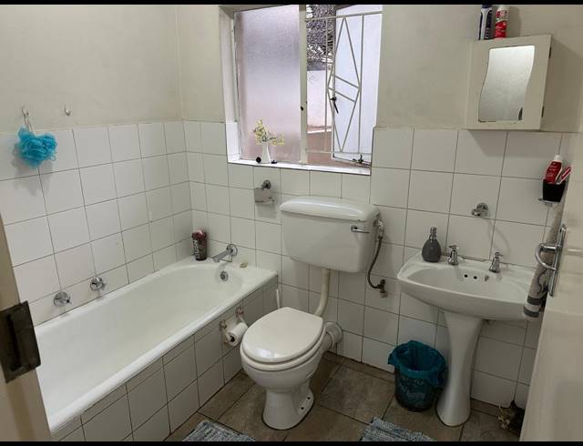 3 BEDROOM HOUSE TO LET IN OLIVEDALE